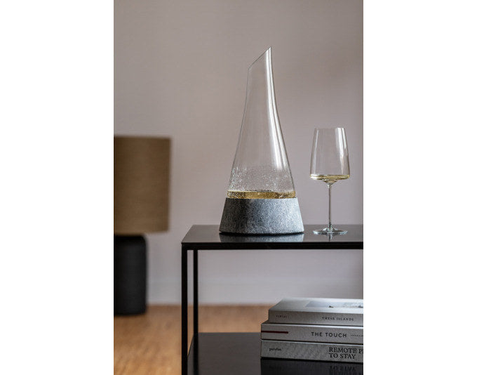 ZWIESEL GLAS Dekanter Symbiosis mit Steinsockel 0.75 l in präsentiert im Onlineshop von KAQTU Design AG. Dekanter ist von ZWIESEL GLAS