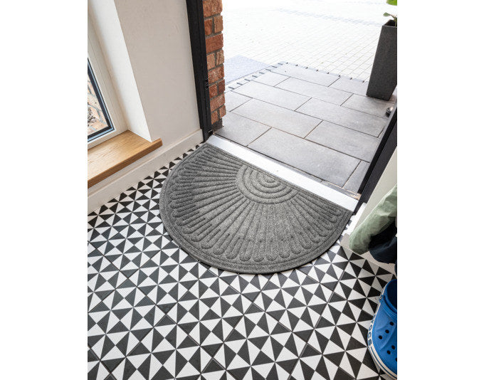 MULTY HOME Fussmatte Contours Halfmoon grau 60x90 cm in Grau präsentiert im Onlineshop von KAQTU Design AG. Fussmatte ist von MULTY HOME EUROPE