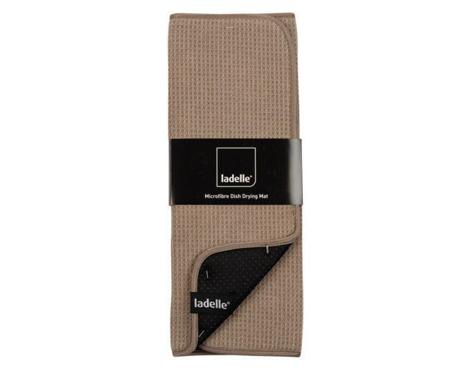 Stylische LADELLE Abtropfmatte aus Microfaser in Steinfarbe, 41x47 cm, ideal für eine saubere und trockene Küchentheke.