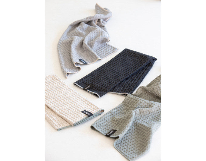 LADELLE Küchentuch Mega Waffle taupe 45x70 cm 2 Stk. in Taupe, Grau präsentiert im Onlineshop von KAQTU Design AG. Geschirrtuch ist von LADELLE