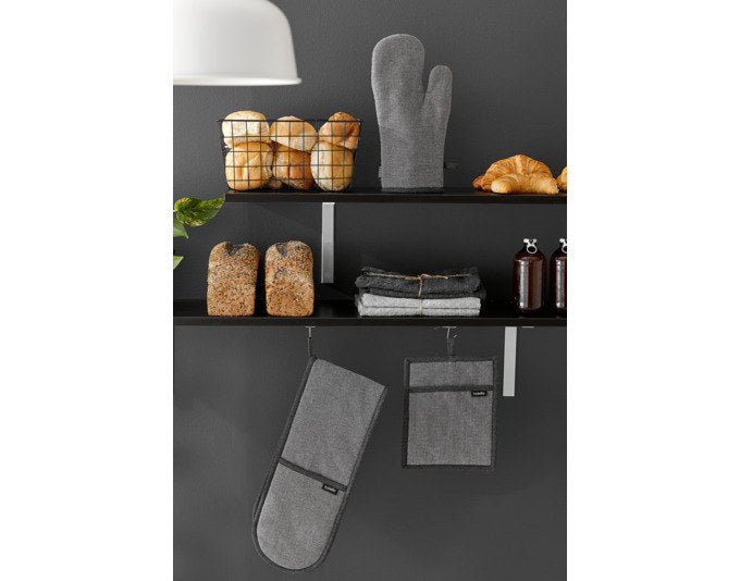 LADELLE Topflappen Eco Recycled charcoal 19x24 cm 2 Stk. in Charcoal, Grau präsentiert im Onlineshop von KAQTU Design AG. Topflappen ist von LADELLE