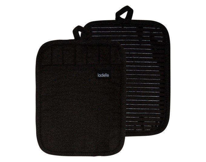 LADELLE Topflappen Lennox black 19x24.5 cm 2 Stk. in Black, Schwarz präsentiert im Onlineshop von KAQTU Design AG. Topflappen ist von LADELLE