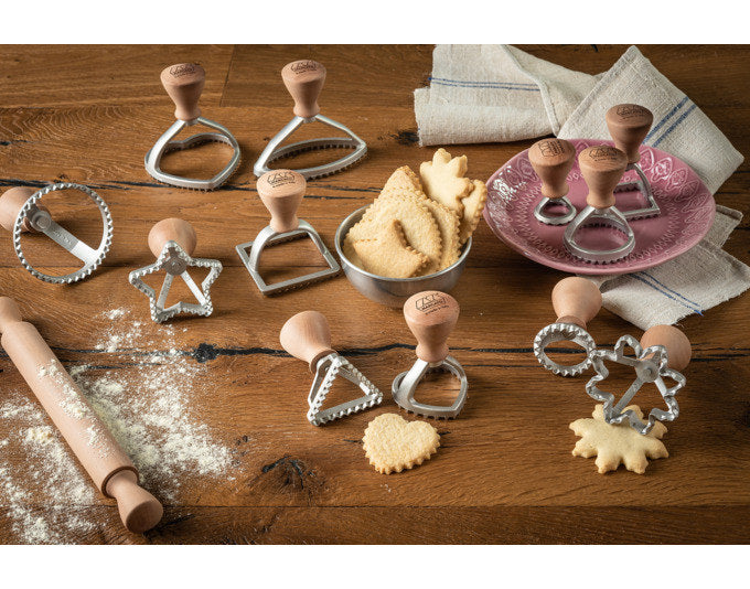 MARCATO Ravioli Stempel mit Holzgriff Oval 10 cm in Silber, Natur, Braun präsentiert im Onlineshop von KAQTU Design AG. Pasta ist von MARCATO