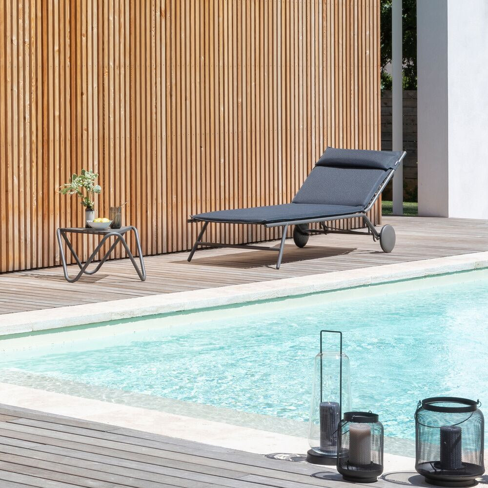 LAFUMA Liege Miami II Becomfort dark grey in Dark grey, Grau präsentiert im Onlineshop von KAQTU Design AG. Liegestuhl ist von LAFUMA