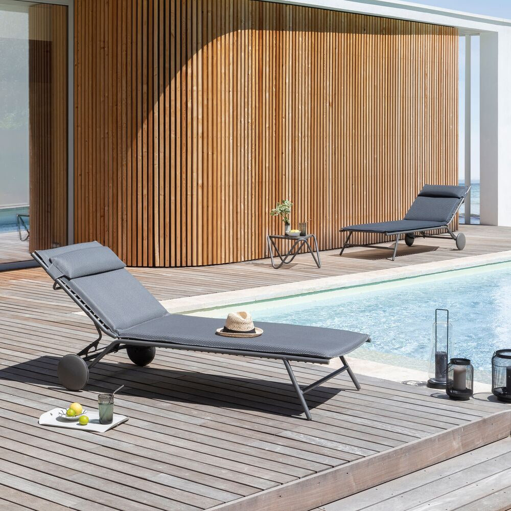 LAFUMA Liege Miami II Becomfort dark grey in Dark grey, Grau präsentiert im Onlineshop von KAQTU Design AG. Liegestuhl ist von LAFUMA