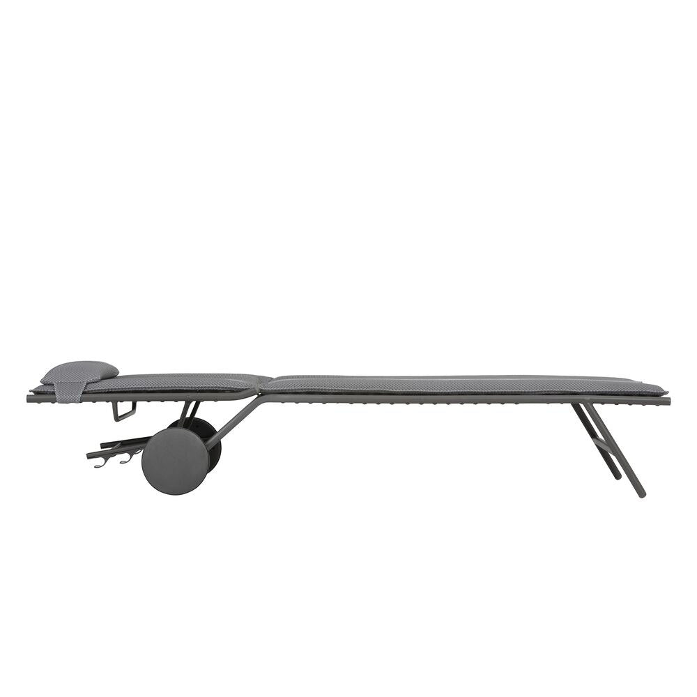 LAFUMA Liege Miami II Becomfort silver in Silver, Grau präsentiert im Onlineshop von KAQTU Design AG. Liegestuhl ist von LAFUMA