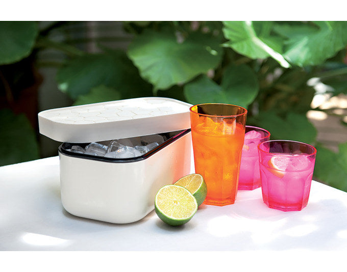 LÉKUÉ Eiswürfelbox Ice Box 22.5x12.5x12 cm weiss in Weiss präsentiert im Onlineshop von KAQTU Design AG. Eiswürfelformen ist von LEKUE