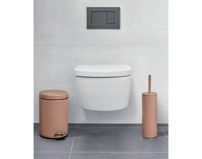 ZELLER WC-Bürstengarnitur Metall mocca ø 9.7x40 cm in Mocca, Braun präsentiert im Onlineshop von KAQTU Design AG. Toilettenbürste ist von ZELLER PRESENT