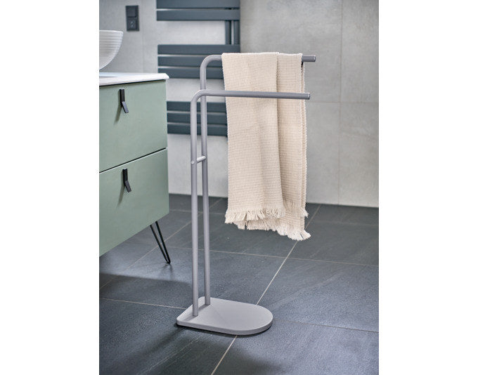 ZELLER Handtuchständer Metall grau 41x20.5x86 cm in Grau präsentiert im Onlineshop von KAQTU Design AG. Handtuchhalter ist von ZELLER PRESENT