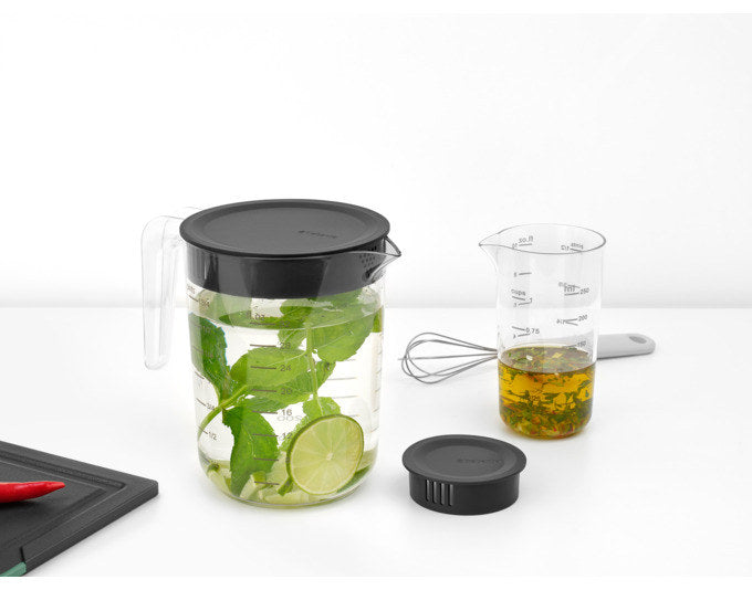 BRABANTIA Messbecher-Set Tasty+ mit Deckel 250 ml/1 l in Transparent, Dark grey, Grau präsentiert im Onlineshop von KAQTU Design AG. Messbecher ist von BRABANTIA
