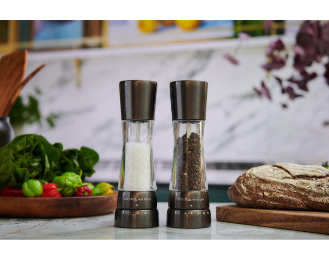 COLE&MASON Pfeffer-/Salzmühlen Set Derwent eisengrau 19x6x6 cm in Eisengrau, Grau, Klar, Transparent präsentiert im Onlineshop von KAQTU Design AG. Salz & Pfeffer ist von COLE & MASON