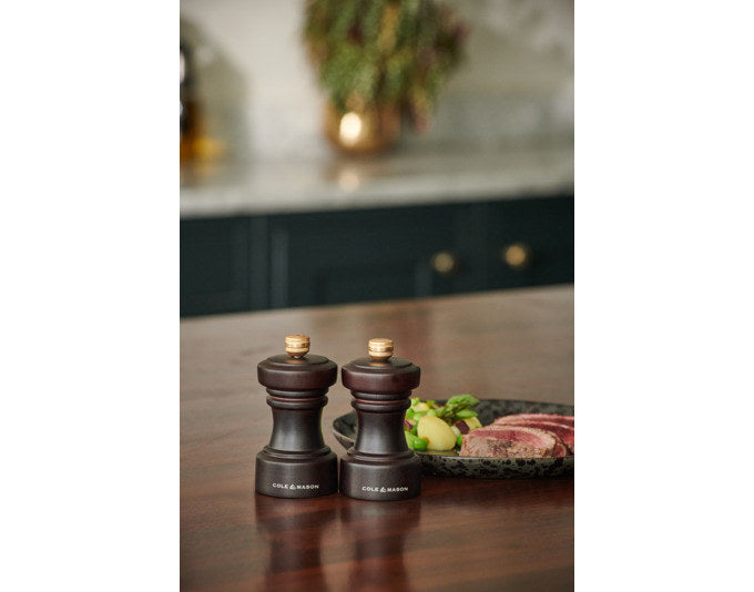 COLE&MASON Pfeffer-/Salzmühlen Set Hoxton Buche dunkel 10.4x5.5x5.5 cm in Holzoptik, Braun präsentiert im Onlineshop von KAQTU Design AG. Salz & Pfeffer ist von COLE & MASON