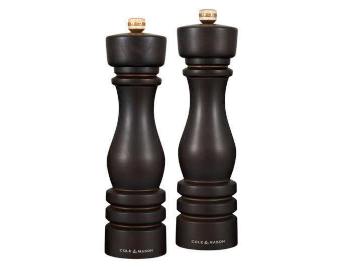 COLE&MASON Pfeffer-/Salzmühlen Set London Buche dunkel 22x5.8x5.8 cm in Chocolat, Braun präsentiert im Onlineshop von KAQTU Design AG. Salz & Pfeffer ist von COLE & MASON