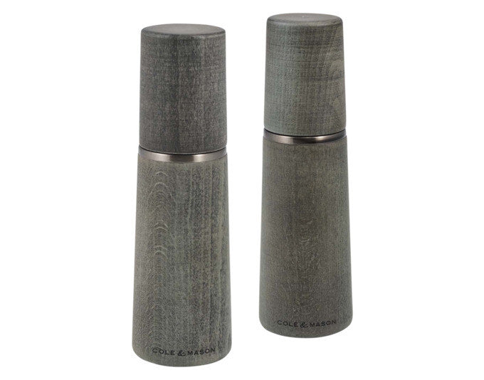 COLE&MASON Pfeffer-/Salzmühlen Set Marlow Buche grau 18.5x6x6 cm in Grau präsentiert im Onlineshop von KAQTU Design AG. Salz & Pfeffer ist von COLE & MASON