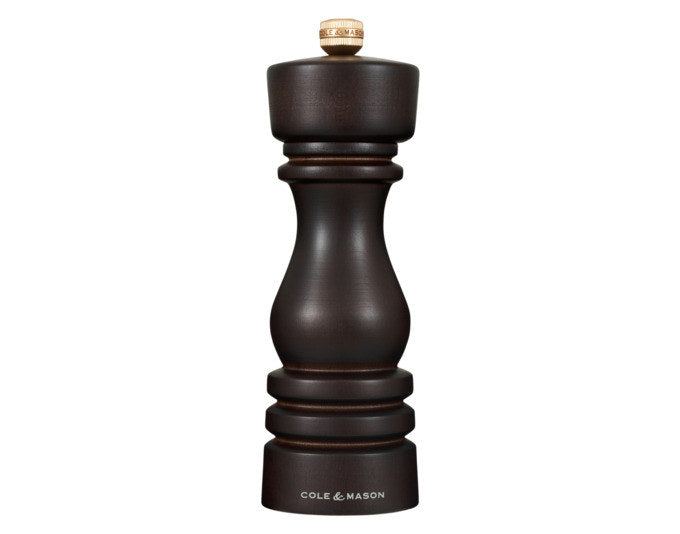 COLE&MASON Pfeffermühle London Buche dunkel 18x5.8x5.8 cm in Chocolat, Braun präsentiert im Onlineshop von KAQTU Design AG. Salz & Pfeffer ist von COLE & MASON