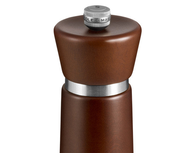 COLE&MASON Pfeffermühle Millbank Kastanie 18x5.5x5.5 cm in Holzoptik, Braun präsentiert im Onlineshop von KAQTU Design AG. Salz & Pfeffer ist von COLE & MASON