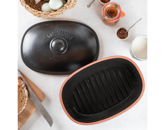 RÖMERTOPF Brottopf Medi oval 2.3 l 29.5x20.5x16.5 cm schwarz in Schwarz präsentiert im Onlineshop von KAQTU Design AG. Brotkorb ist von RÖMERTOPF