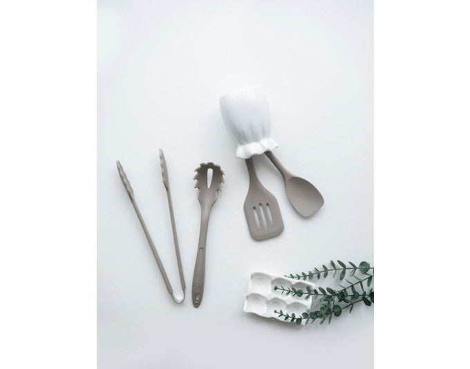 KOCHBLUME Pastalöffel 30 cm taupe in Taupe, Grau präsentiert im Onlineshop von KAQTU Design AG. Pastalöffel ist von KOCHBLUME