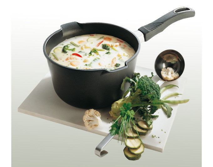 GASTROLUX Milchkochtopf mit Stiel ohne Deckel Induktion ø 16 cm in Schwarz präsentiert im Onlineshop von KAQTU Design AG. Kochtopf ist von GASTROLUX