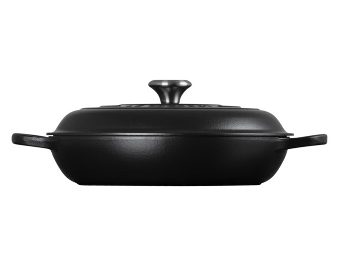 LE CREUSET Gourmet-Profitopf Signature schwarz ø 30 cm 3.5 l in präsentiert im Onlineshop von KAQTU Design AG. Topf ist von LE CREUSET