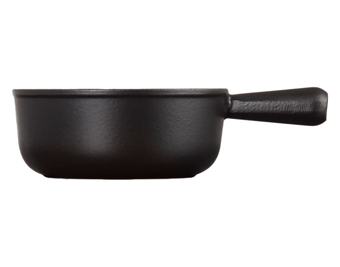 Schwarzer Sand Fonduecaquelon von LE CREUSET, Ø 20 cm, 1,9 l, ideal für gesellige Fondueabende, stilvolles Design und hohe Qualität.