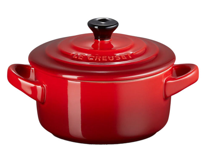 LE CREUSET Mini-Cocotte kirschrot ø 10x5 cm 0.25 l in präsentiert im Onlineshop von KAQTU Design AG. Topf ist von LE CREUSET