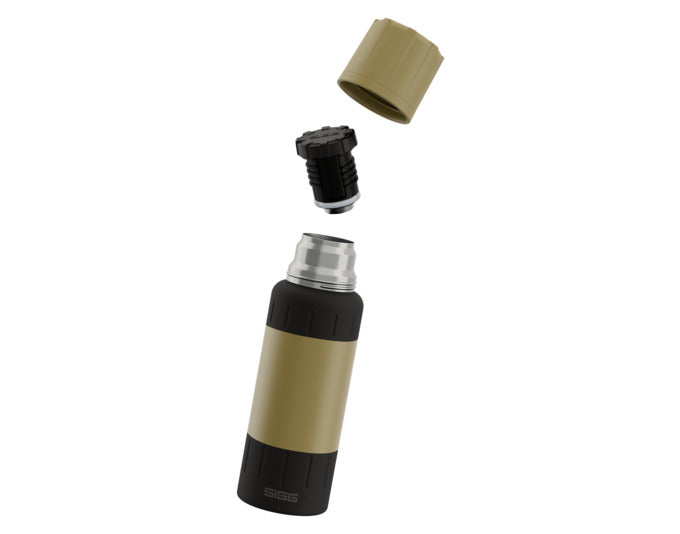 Elegante SIGG Isolierflasche Alpine Star in caramel sand, 0.5 l, ideal für heiße und kalte Getränke, perfekt für unterwegs.