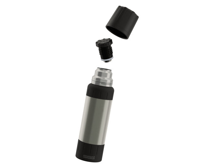 Elegante SIGG Isolierflasche Alpine Star brushed 0.75 l, ideal für heiße und kalte Getränke, robustes Design für unterwegs.