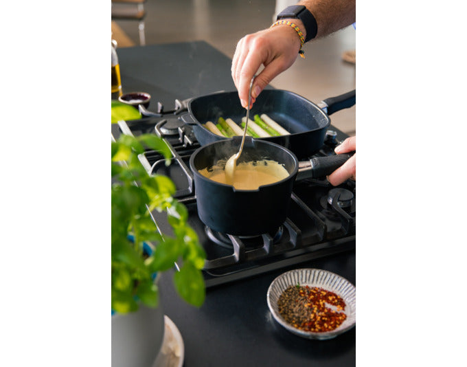 GASTROLUX Milchkochtopf EVO mit Stiel ohne Deckel Induktion ø 20 cm in präsentiert im Onlineshop von KAQTU Design AG. Kanne ist von GASTROLUX