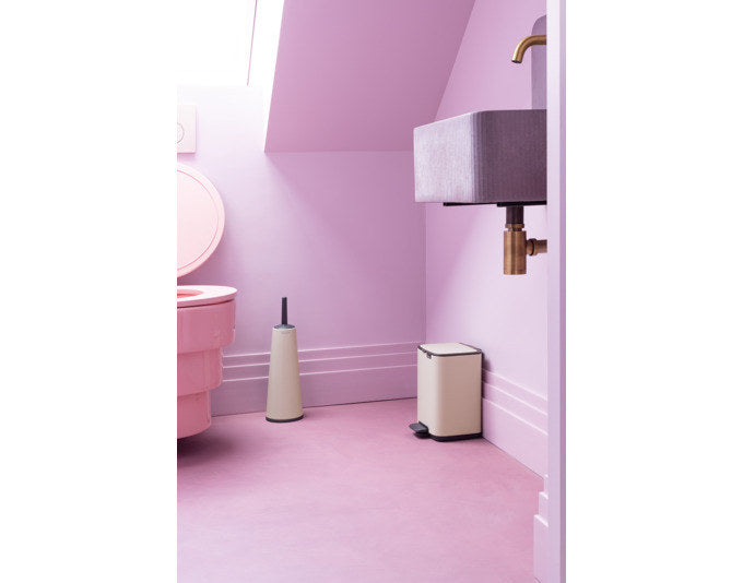 BRABANTIA Treteimer Bo soft beige 4 l in Soft beige, Weiss präsentiert im Onlineshop von KAQTU Design AG. Treteimer ist von BRABANTIA