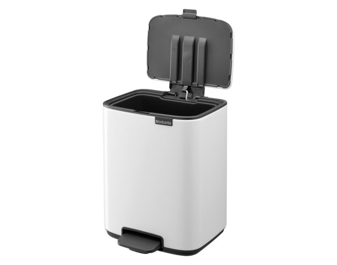 BRABANTIA Treteimer Bo white 7 l in präsentiert im Onlineshop von KAQTU Design AG. Mülleimer ist von BRABANTIA