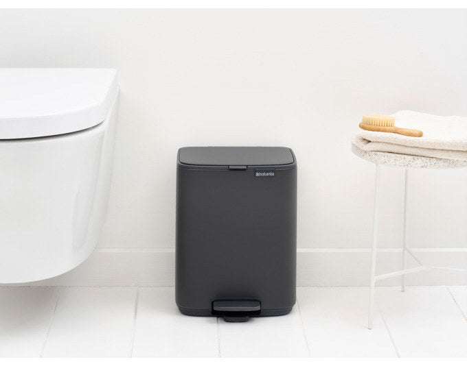 BRABANTIA Treteimer Bo mineral infinite grey 7 l in Infinit grey, Grau präsentiert im Onlineshop von KAQTU Design AG. Treteimer ist von BRABANTIA