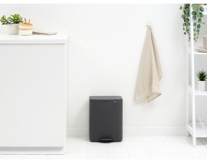 BRABANTIA Treteimer Bo mineral infinite grey 12 l in Infinit grey, Grau präsentiert im Onlineshop von KAQTU Design AG. Treteimer ist von BRABANTIA