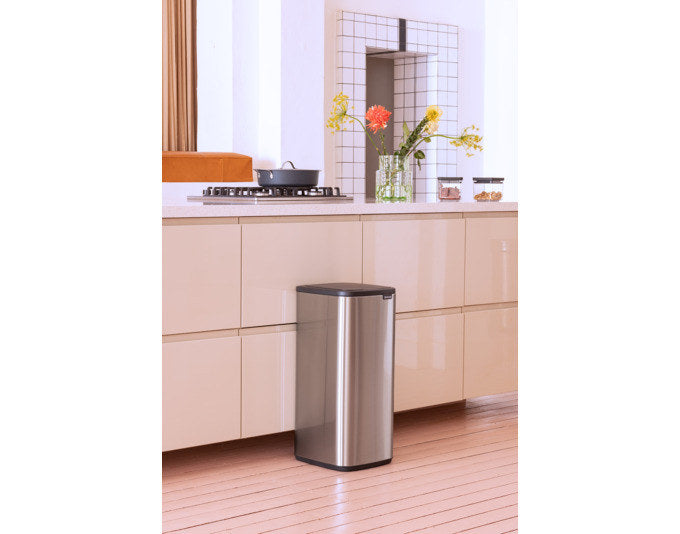 BRABANTIA Abfallbehälter Touch Bin Bo matt steel FFP 30 l in Matt steel FPP, Silber präsentiert im Onlineshop von KAQTU Design AG. Mülleimer ist von BRABANTIA