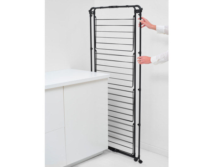 BRABANTIA Wäschetrockner HangOn Turm 30 m matt black in Black, Schwarz präsentiert im Onlineshop von KAQTU Design AG. Wäscheständer ist von BRABANTIA
