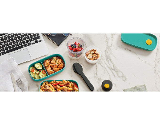 LÉKUÉ Besteckset 3-teilig To Go in präsentiert im Onlineshop von KAQTU Design AG. Besteckset ist von LEKUE