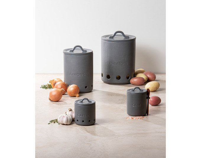 LADELLE Vorratstopf Essentials Garlic anthrazit Keramik ø 10x10 cm in Anthrazit, Grau präsentiert im Onlineshop von KAQTU Design AG. Aufbewahrungsdose ist von LADELLE
