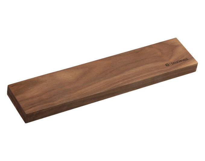 ZASSENHAUS Magnetleiste Nussbaum 30 cm für 3 Messer in Holzoptik, Braun präsentiert im Onlineshop von KAQTU Design AG. Küchenhelfer ist von ZASSENHAUS