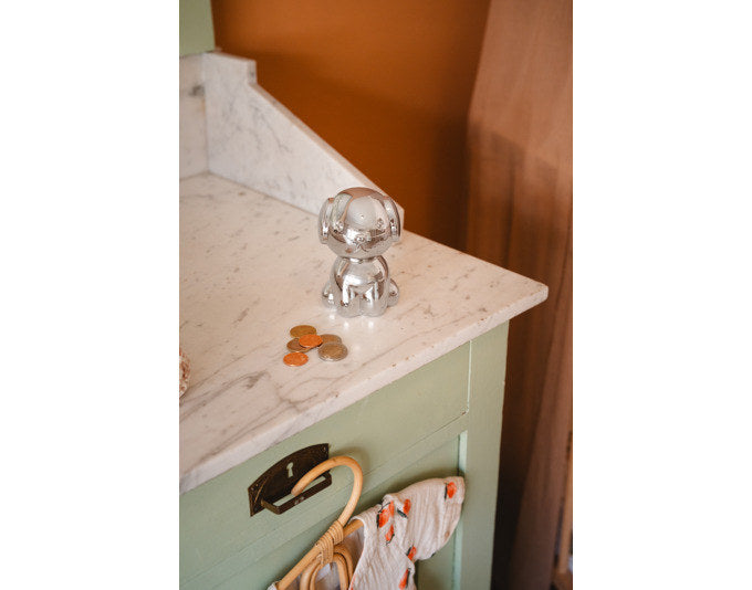 ZILVERSTAD Spardose Snuffy 7.5x10.3x11.9 cm in Silber präsentiert im Onlineshop von KAQTU Design AG. Bürozubehör ist von ZILVERSTAD