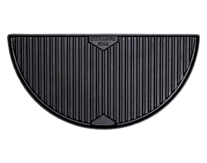 THE BASTARD Halbmondblech Gusseisen M in präsentiert im Onlineshop von KAQTU Design AG. Grillzubehör ist von THE BASTARD