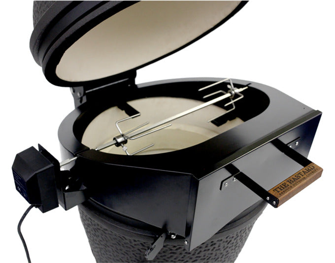 THE BASTARD Rotisserie mit Pizzastein Large in präsentiert im Onlineshop von KAQTU Design AG. Grillzubehör ist von THE BASTARD