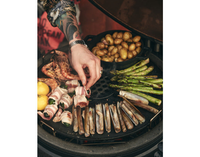 Die THE BASTARD Plancha Phantom L ist ein hochwertiger Grillrost, ideal für das perfekte Grillerlebnis im Freien.
