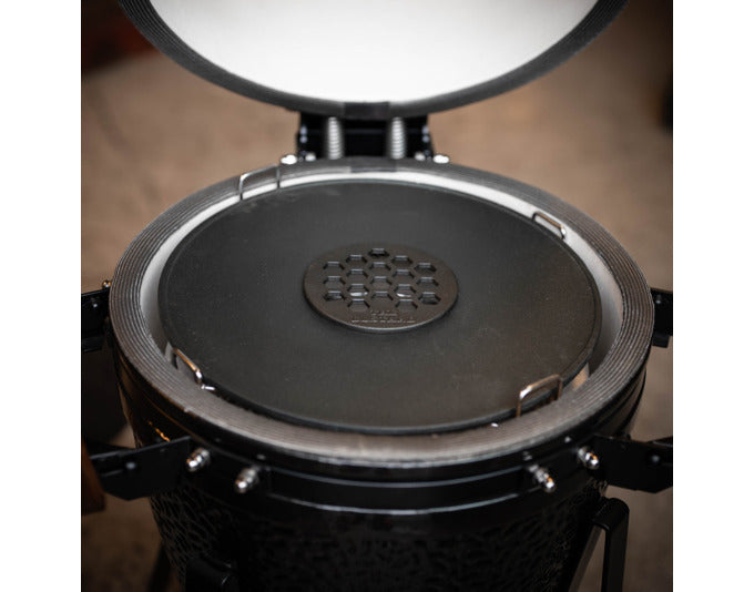 Die THE BASTARD Plancha Phantom Compact ist ein hochwertiger Grillrost, ideal für das perfekte Grillerlebnis im Freien.