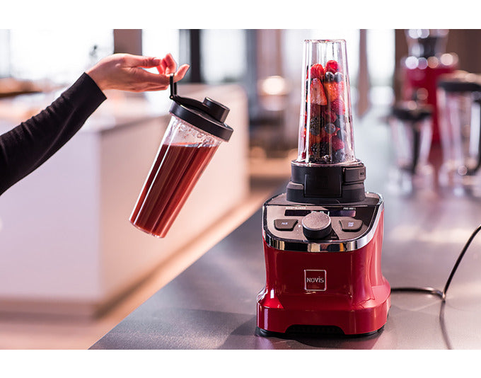 Stylische NOVIS Trinkflasche ProBlender On-The-Go 0.6 l, ideal für unterwegs, perfekt für Smoothies und gesunde Getränke.