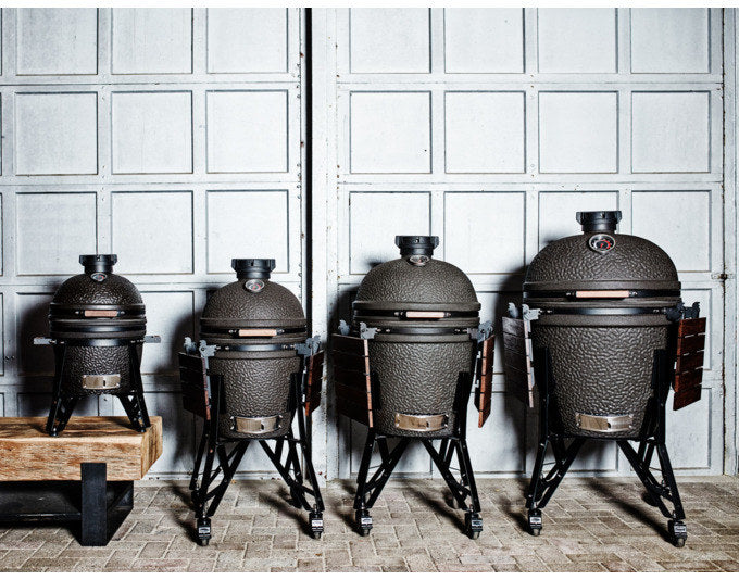 THE BASTARD Grill Urban Medium Multilevel schwarz in Schwarz matt, Schwarz präsentiert im Onlineshop von KAQTU Design AG. Holzkohlegrill ist von THE BASTARD