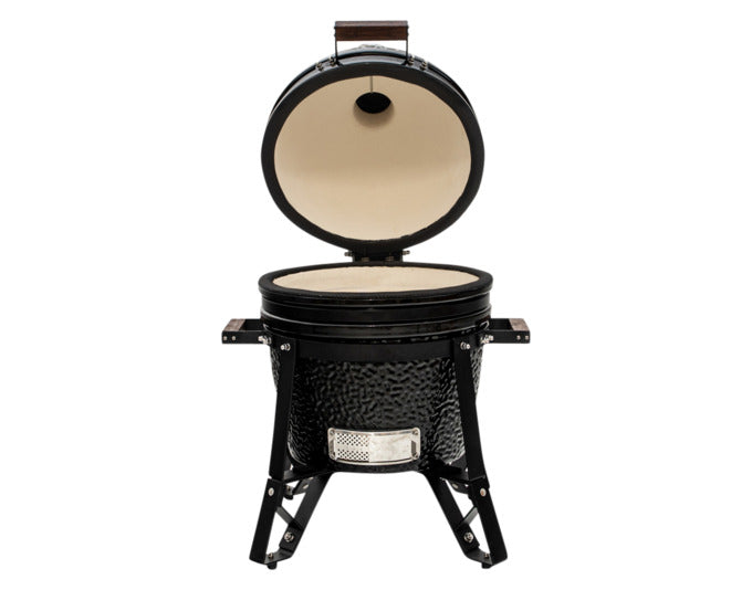 Der kompakte schwarze Holzkohlegrill von THE BASTARD bietet vielseitige Grillmöglichkeiten für jeden Gartenliebhaber.