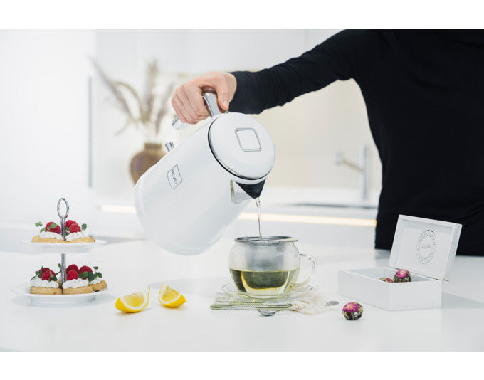 NOVIS Wasserkocher Iconic Line K1 weiss in präsentiert im Onlineshop von KAQTU Design AG. Küchengerät ist von NOVIS