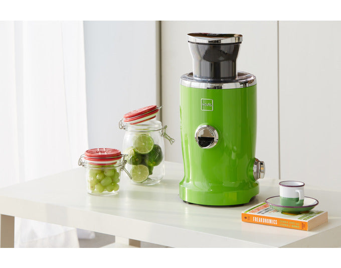 NOVIS Entsafter NewGen SX-3 VitaJuicer grün in präsentiert im Onlineshop von KAQTU Design AG. Küchengerät ist von NOVIS