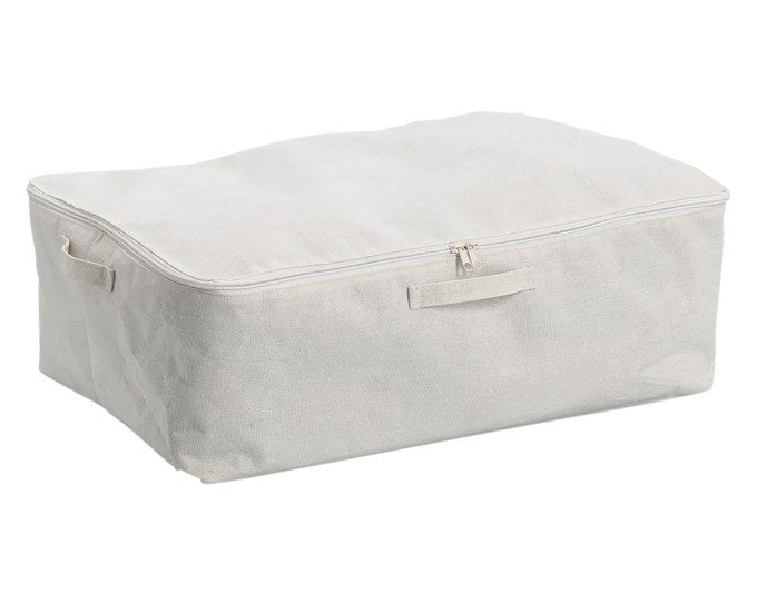 Cremefarbene Aufbewahrungsbox aus Polyester mit Reissverschluss, rechteckige Form, Masse 60x39x18 cm, formstabil und staubgeschützt.