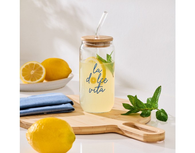 Transparentes Trinkglas mit Bambusdeckel aus Holz und Glastrinkhalm, Farben Natur und Braun, 450 ml, ø 7.5 cm, Höhe 15.5 cm.
